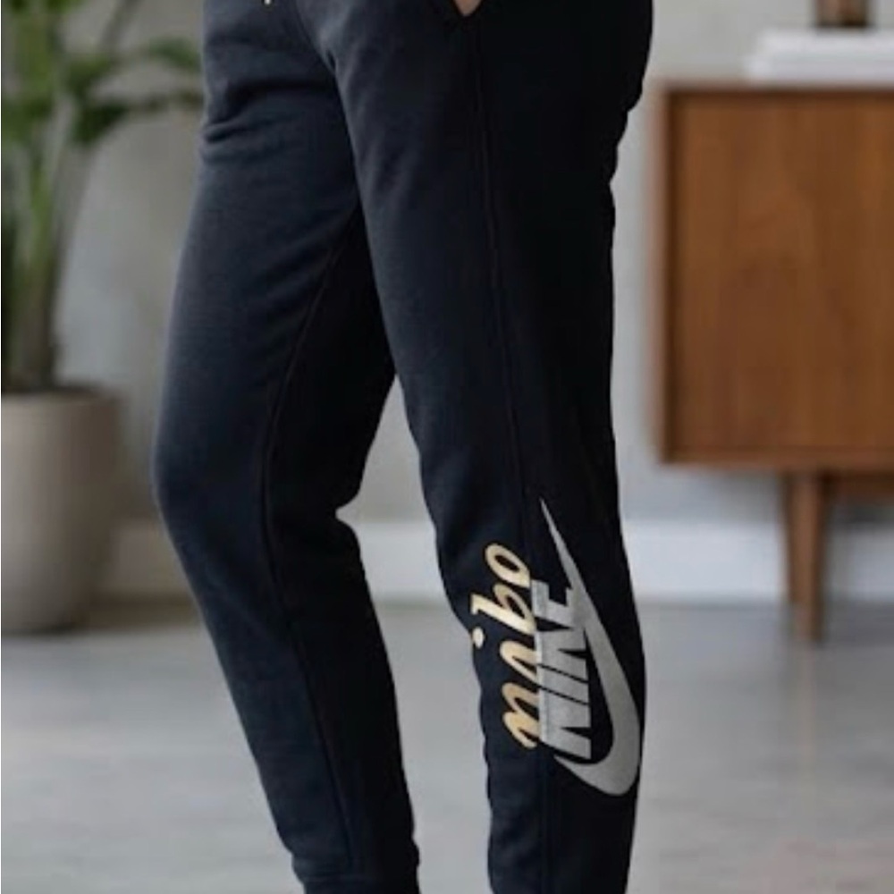 Nike Women's Sportswear Shine Metallic Logo Sweatpants